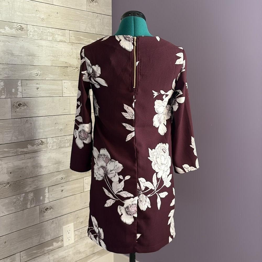 NWT DYNAMITE Floral V-Neck Shift Dress - Picture 8 of 8